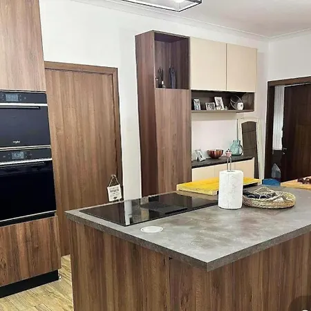 Lux 3 Bedroom Appartement *
